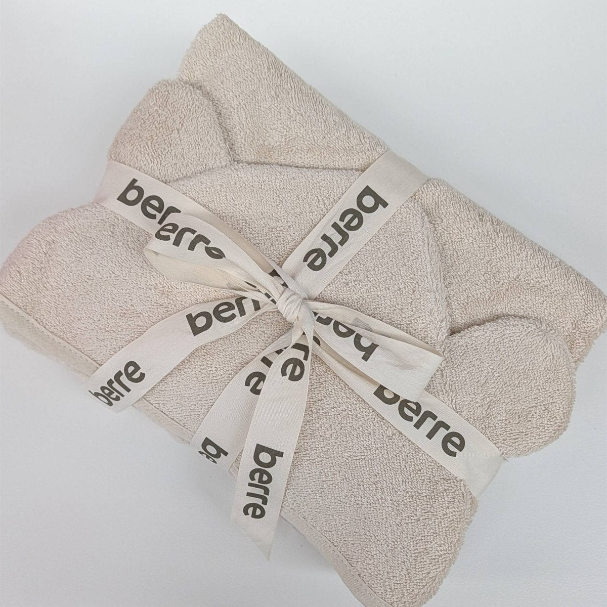 Hooded towel tied with a Berre ribbon